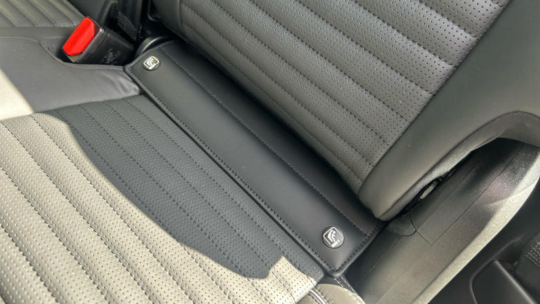 Land Rover Discovery 3.0 D300 S 5dr Auto Diesel Station Wagon